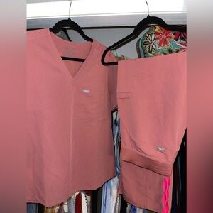 Figs Scrub set - Size Large in Mauve